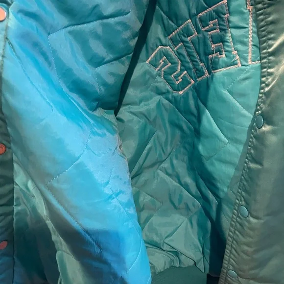 Nice Vintage Chalk Line Charlotte Hornets Size XL Starter Style Spellout Rare